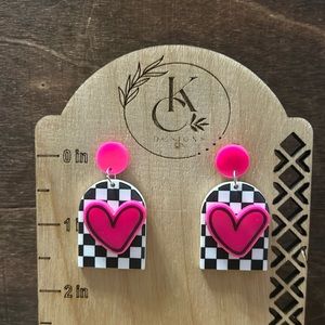 Checkered heart earrings